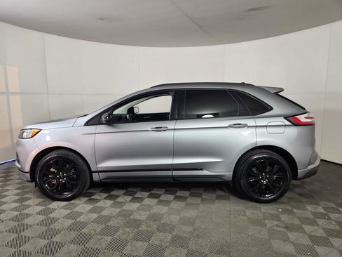 Used 2022 Ford Edge SE w/ Black Appearance Package image 4