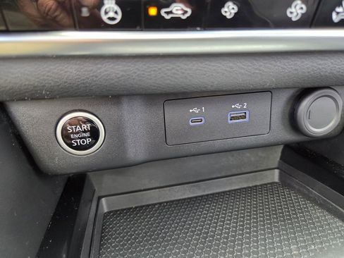 Used 2022 Nissan Rogue SV w/ SV Premium Package image 38