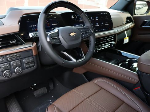 New 2026 Chevrolet Suburban High Country AWD/4WD image 3