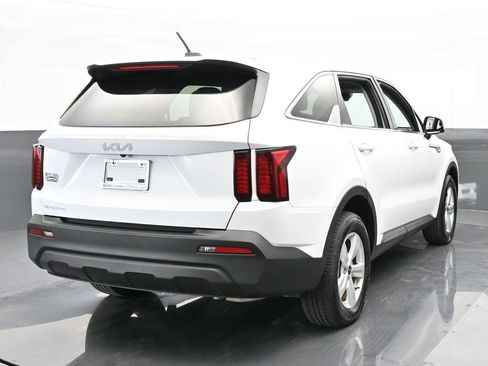Used 2023 Kia Sorento LX image 5