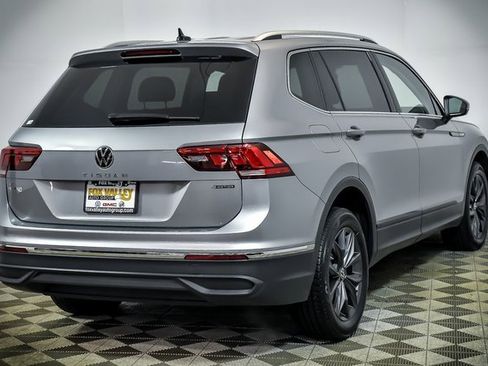 Certified 2022 Volkswagen Tiguan SE image 6
