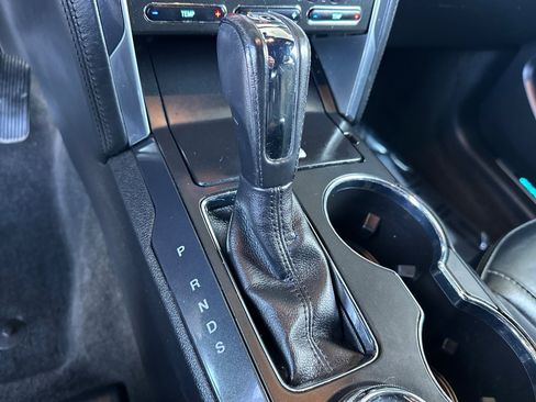 Used 2018 Ford Explorer Platinum image 24