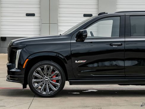 Used 2025 Cadillac Escalade V AWD/4WD image 8
