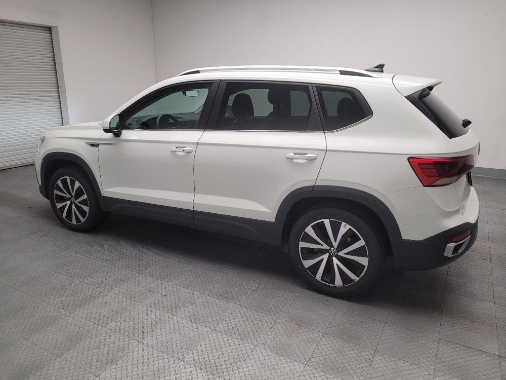 Used 2023 Volkswagen Taos SE w/ Panoramic Sunroof Package AWD/4WD image 3