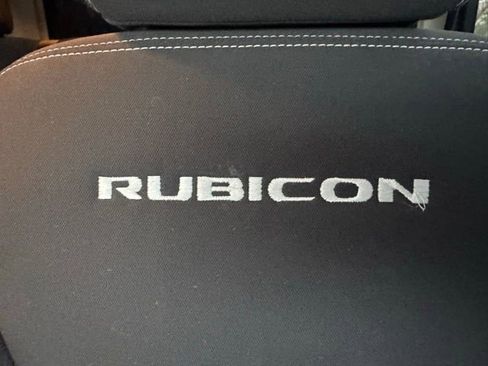 Used 2015 Jeep Wrangler Unlimited Rubicon w/ Connectivity Group image 10