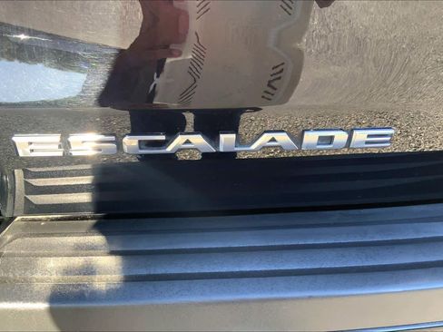 Used 2016 Cadillac Escalade Platinum AWD/4WD image 10