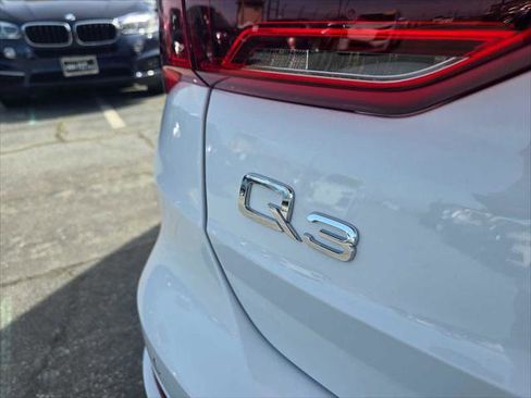 Certified 2024 Audi Q3 2.0T Premium Plus image 16