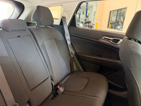 Used 2025 Kia Sportage LX FWD image 32