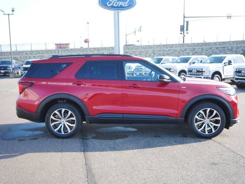 Certified 2025 Ford Explorer ST-Line AWD/4WD image 5
