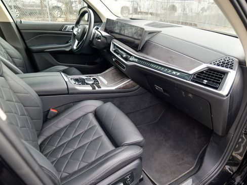 Used 2023 BMW X7 xDrive40i w/ Climate Comfort Package image 40