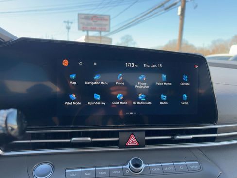 Used 2025 Hyundai Elantra SEL image 30