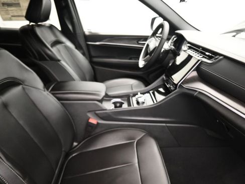 New 2025 Jeep Grand Cherokee Limited image 16