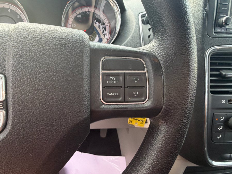 Used 2019 Dodge Grand Caravan SE FWD image 31