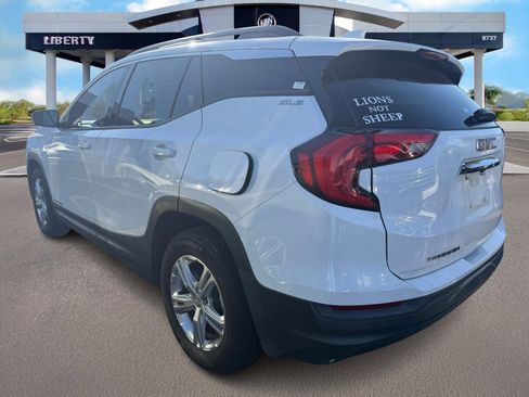 Used 2020 GMC Terrain SLE w/ Driver Convenience Package image 3