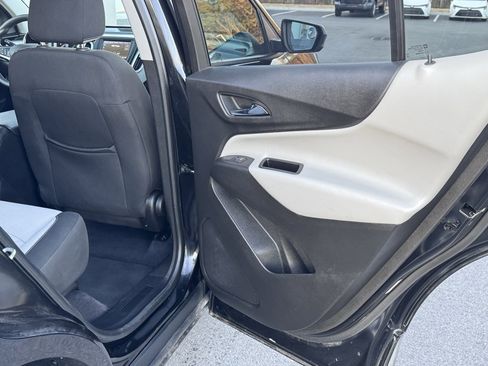 Used 2019 Chevrolet Equinox LS w/ LS Convenience Package image 28