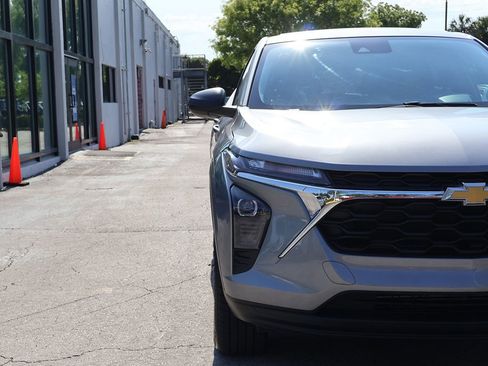 Used 2024 Chevrolet Trax LS w/ Driver Confidence Package FWD image 11