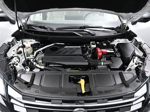 Used 2025 Nissan Rogue SL w/ Tech Package image 21