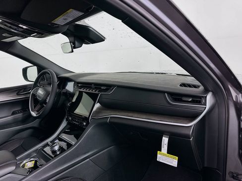 New 2025 Jeep Grand Cherokee Limited image 36