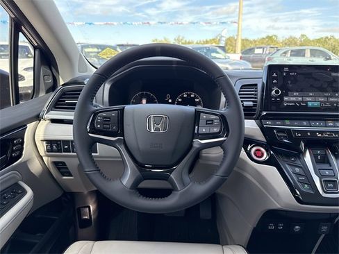 New 2026 Honda Odyssey Touring image 17
