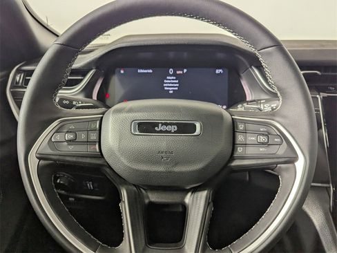 New 2025 Jeep Grand Cherokee Laredo X image 18