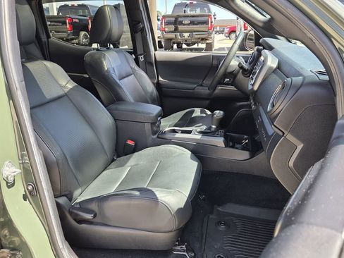 Used 2022 Toyota Tacoma TRD Off-Road w/ TRD Premium Off Road Package image 22