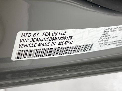 Used 2022 Jeep Compass Limited image 30