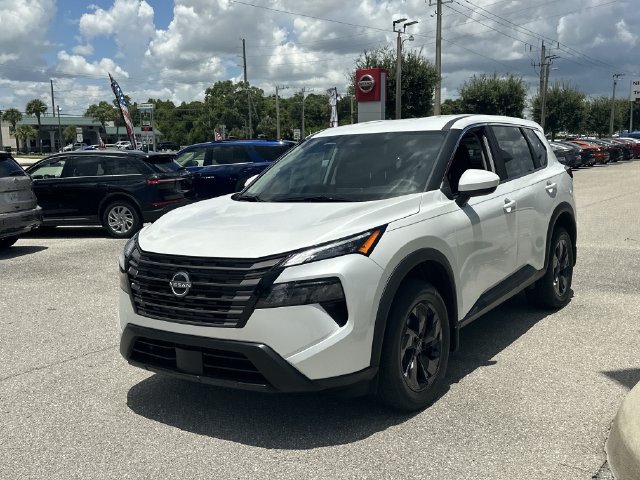 Used 2026 Nissan Rogue SV w/ Cold Weather Package FWD image 3
