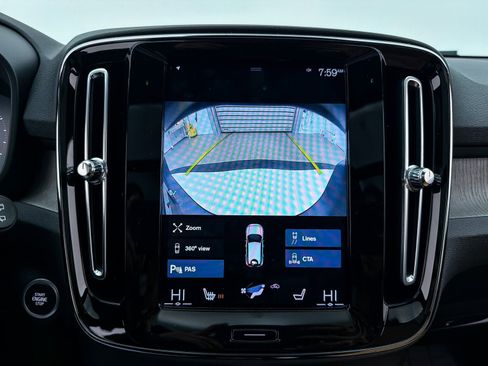 Used 2021 Volvo XC40 T5 Inscription w/ Advanced Package image 6