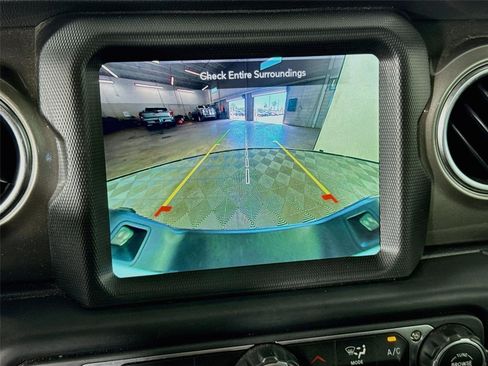 Used 2023 Jeep Gladiator Overland AWD/4WD image 17