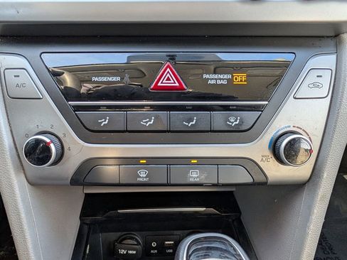 Used 2017 Hyundai Elantra SE image 23