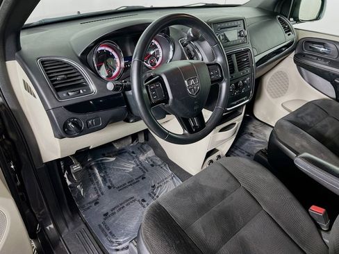 Used 2016 Dodge Grand Caravan SE image 9