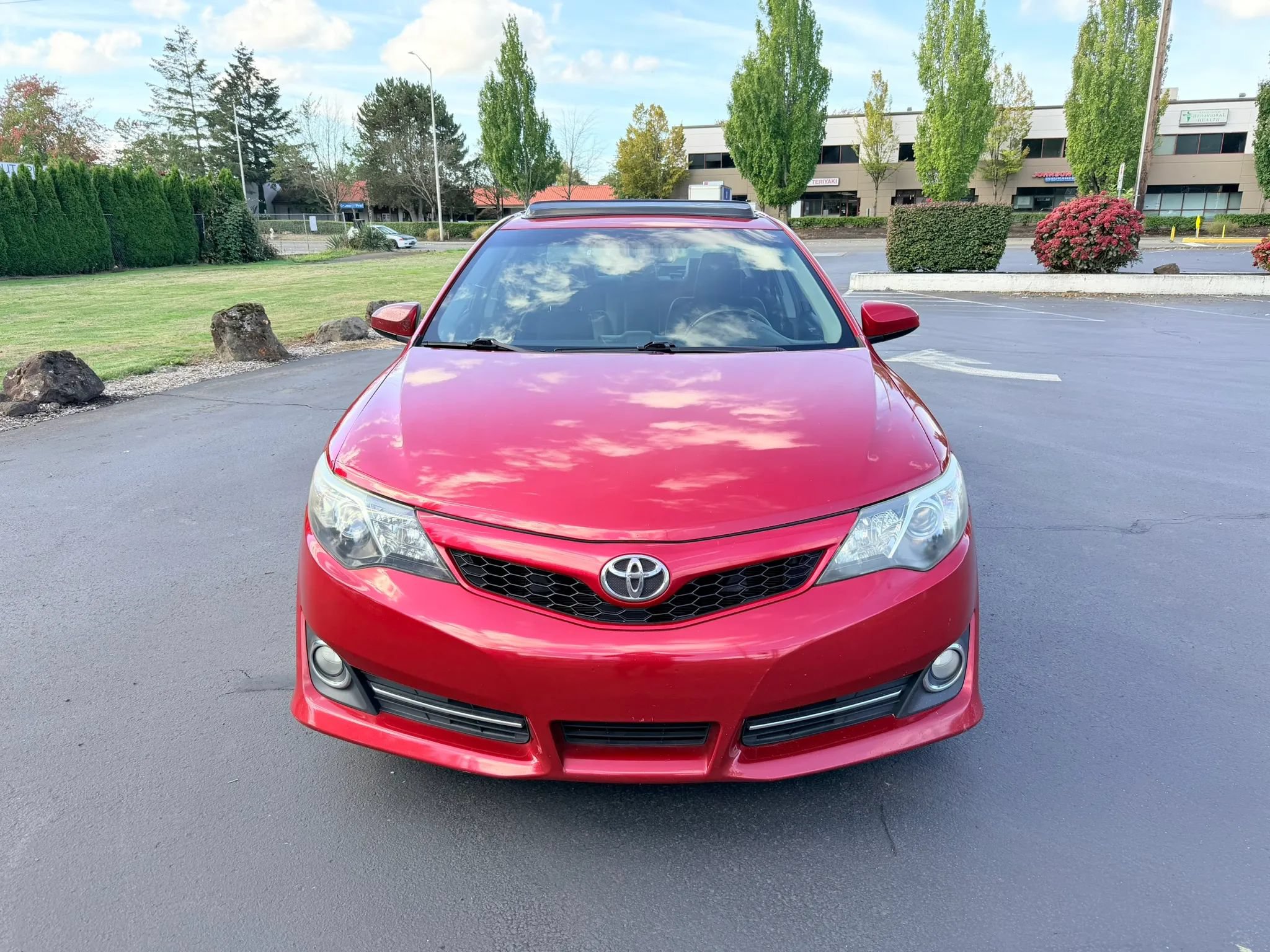 Used 2014 Toyota Camry SE w/ Moonroof Package FWD image 8