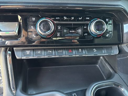 Used 2024 GMC Sierra 2500 AT4 w/ AT4 Premium Plus Package AWD/4WD image 17