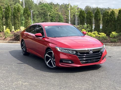 Used 2018 Honda Accord Sport image 2
