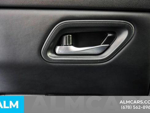 Used 2025 Nissan Rogue SV FWD image 51