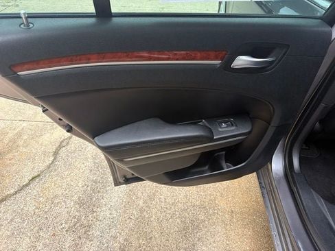 Used 2013 Chrysler 300 w/ Driver Convenience Group RWD image 16