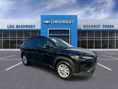 Used 2024 Toyota Corolla Cross LE image 2