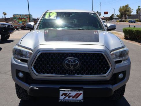 Used 2019 Toyota Tacoma TRD Off-Road AWD/4WD image 4