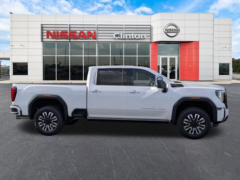 Used 2025 GMC Sierra 2500 Denali Ultimate w/ Max Trailering Package AWD/4WD image 2