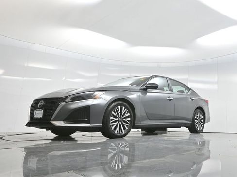 Used 2024 Nissan Altima 2.5 SV image 56