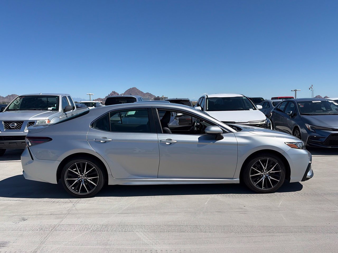 Used 2024 Toyota Camry SE w/ Cold Weather Package FWD image 3