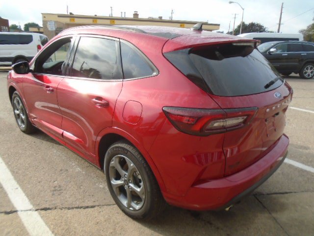 Used 2024 Ford Escape ST-Line w/ Tech Pack #1 AWD/4WD image 5