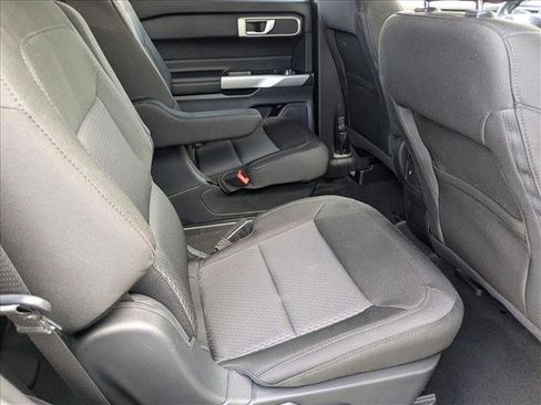 Used 2023 Ford Explorer XLT image 18