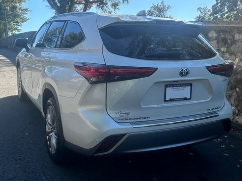 Used 2022 Toyota Highlander Platinum image 14