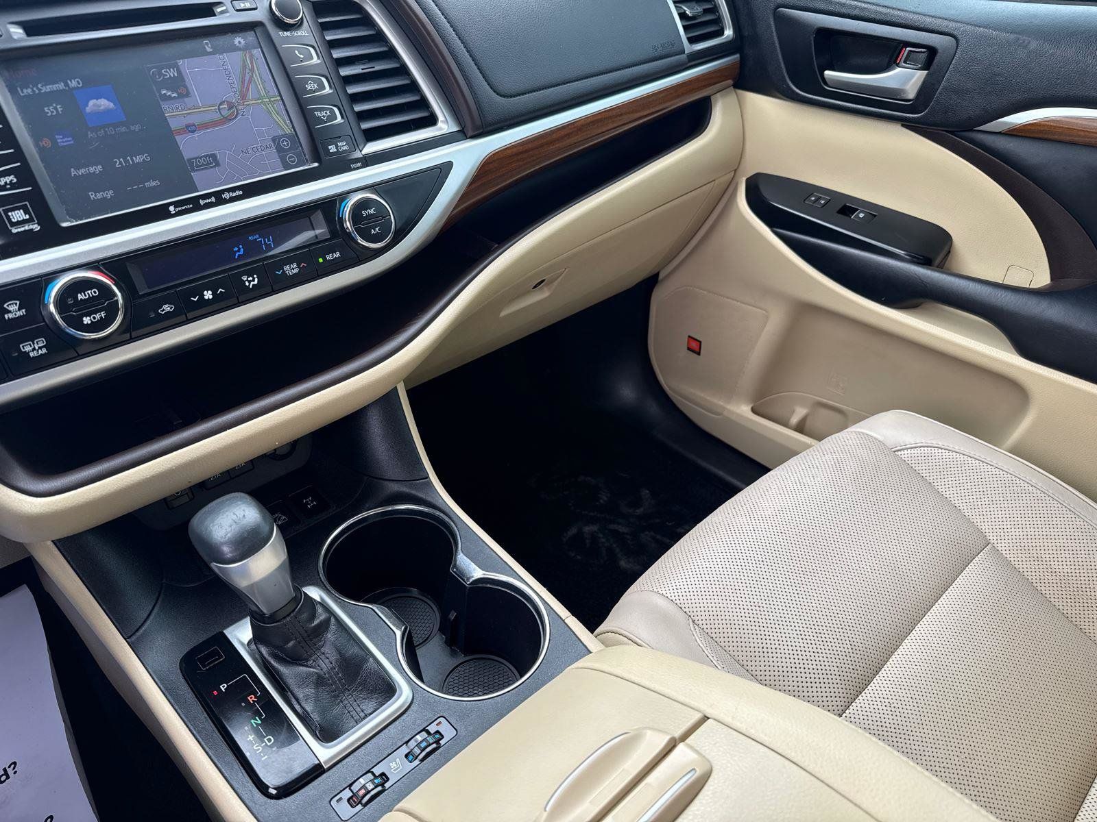 Used 2019 Toyota Highlander Limited Platinum AWD/4WD image 24