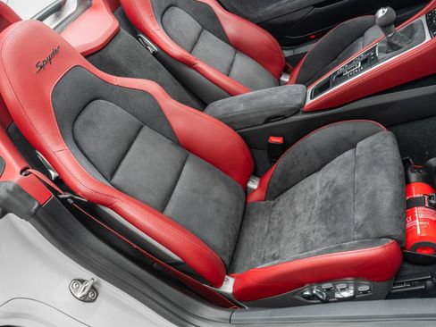 Used 2021 Porsche 718 Boxster Spyder RWD image 25