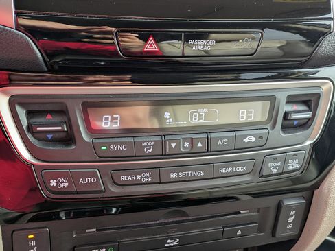 Certified 2018 Honda Pilot Touring image 21