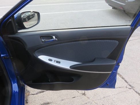 Used 2014 Hyundai Accent SE w/ Option Group 3 FWD image 24