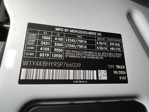 Used 2025 Mercedes-Benz Sprinter 2500 image 40