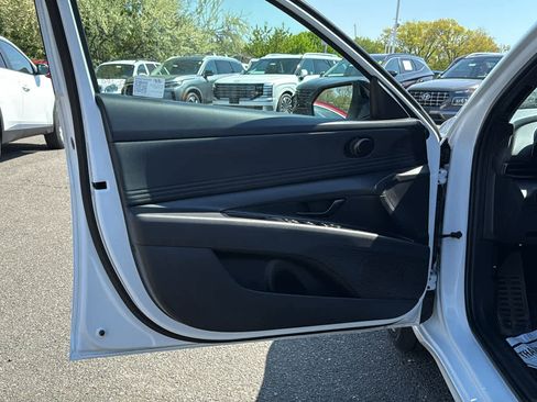 Used 2025 Hyundai Elantra SEL FWD image 11